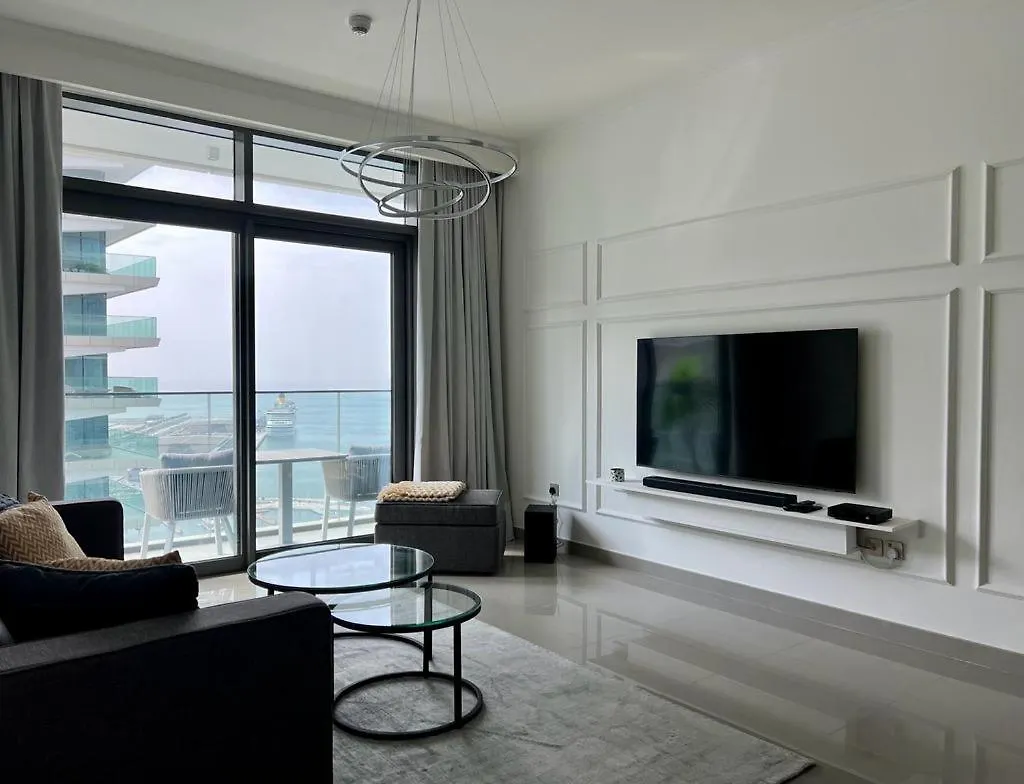 Luxurious Beachfront Apartment Dubai