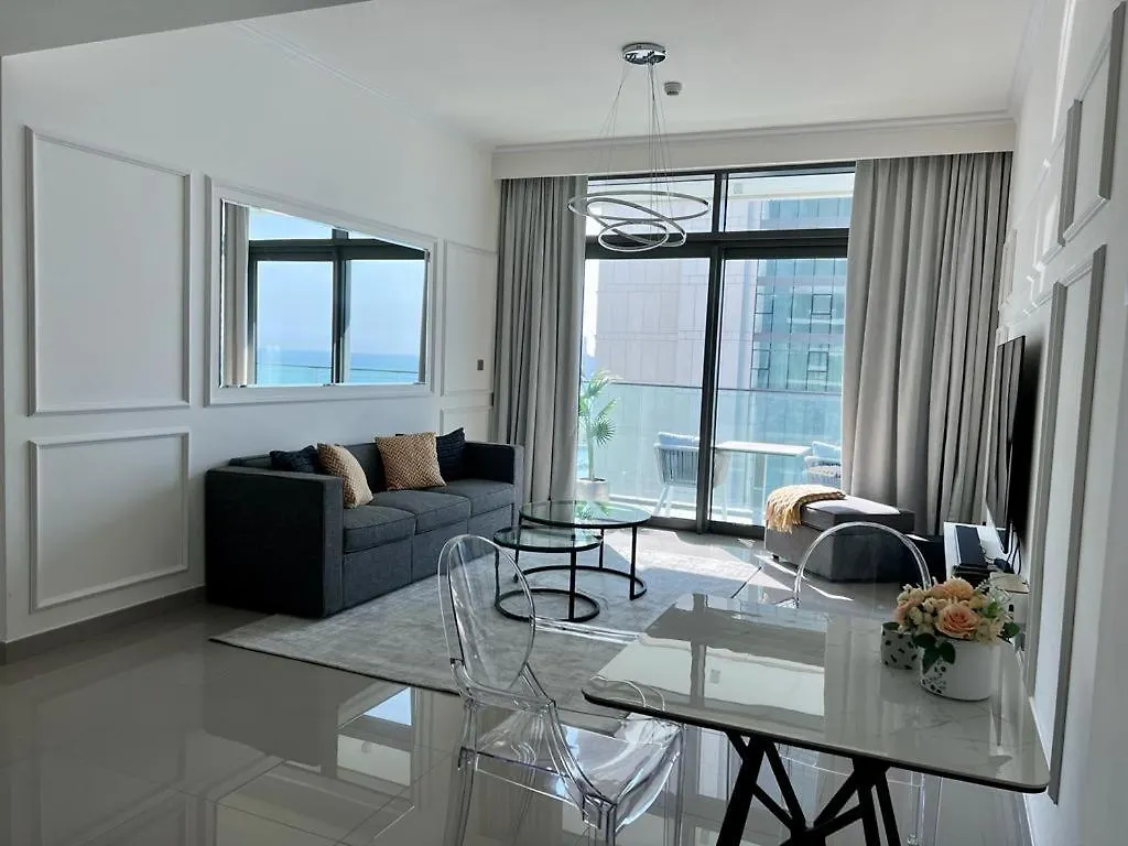 Luxurious Beachfront Apartment Dubai