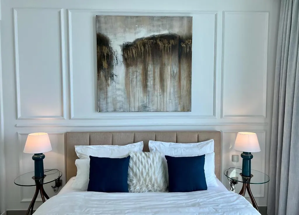 Luxurious Beachfront Apartment Dubai