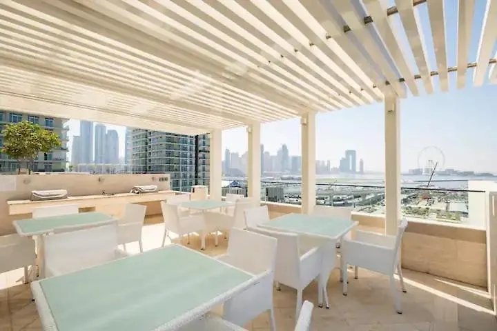 Luxurious Beachfront Apartment Dubai