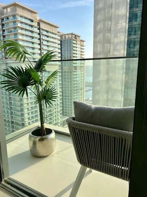 Luxurious Beachfront Apartment Dubai