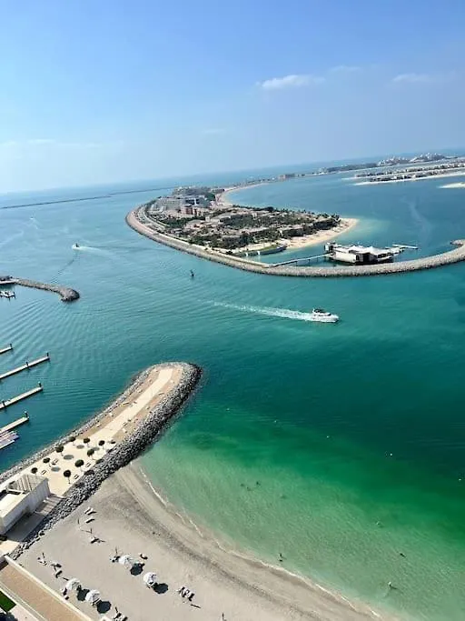 Luxurious Beachfront Apartment Dubai