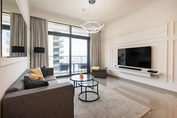 Luxurious Beachfront Apartment Dubai