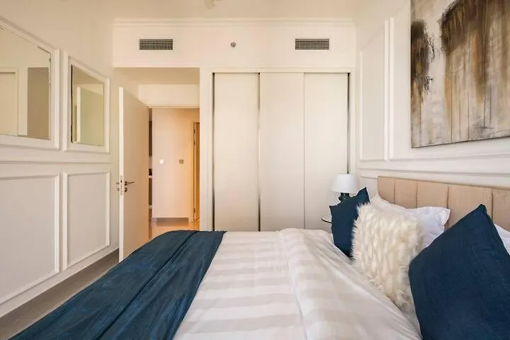 Luxurious Beachfront Apartment Dubai
